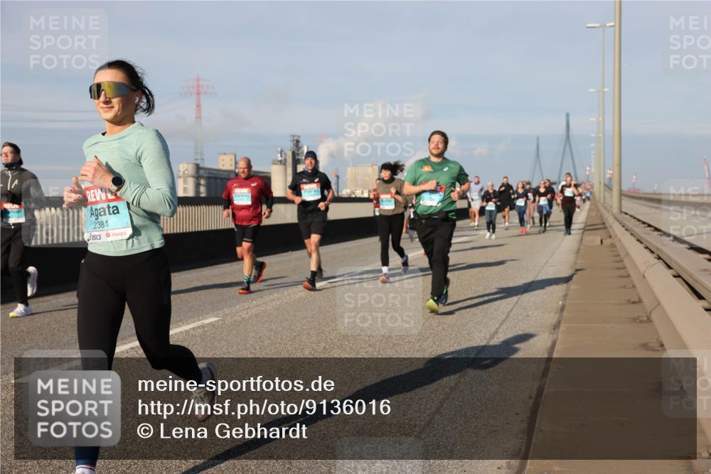 03.10.2025 - Köhlbrandbrückenlauf Lena Gebhardt http://msf.ph/oto/9136016 03.10.2025 09:53:59 Position 2 2381 meine-sportfotos.de