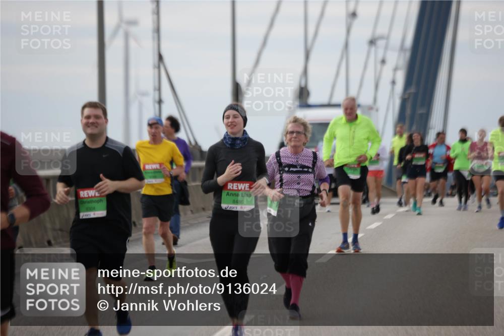 03.10.2025 - Köhlbrandbrückenlauf Jannik Wohlers http://msf.ph/oto/9136024 03.10.2025 16:06:51 Position 1 8304, 8486 meine-sportfotos.de