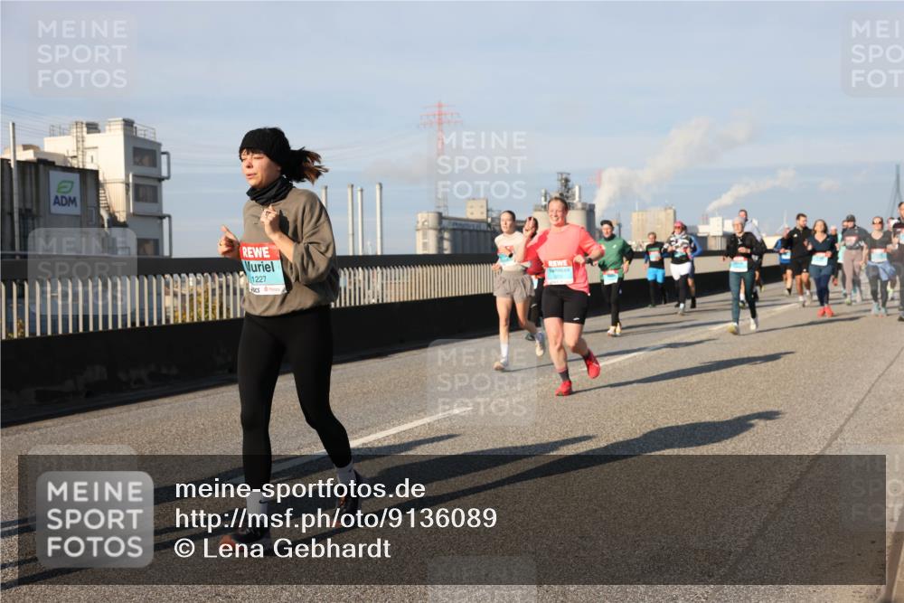 03.10.2025 - Köhlbrandbrückenlauf Lena Gebhardt http://msf.ph/oto/9136089 03.10.2025 09:54:02 Position 2 1227 meine-sportfotos.de