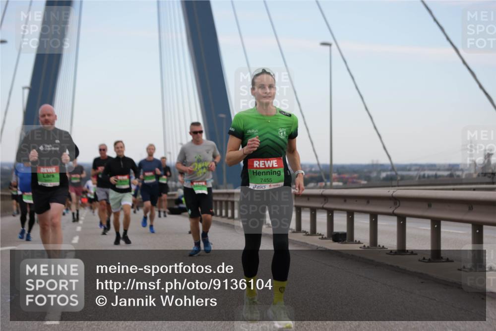 03.10.2025 - Köhlbrandbrückenlauf Jannik Wohlers http://msf.ph/oto/9136104 03.10.2025 15:24:30 Position 1 7455 meine-sportfotos.de
