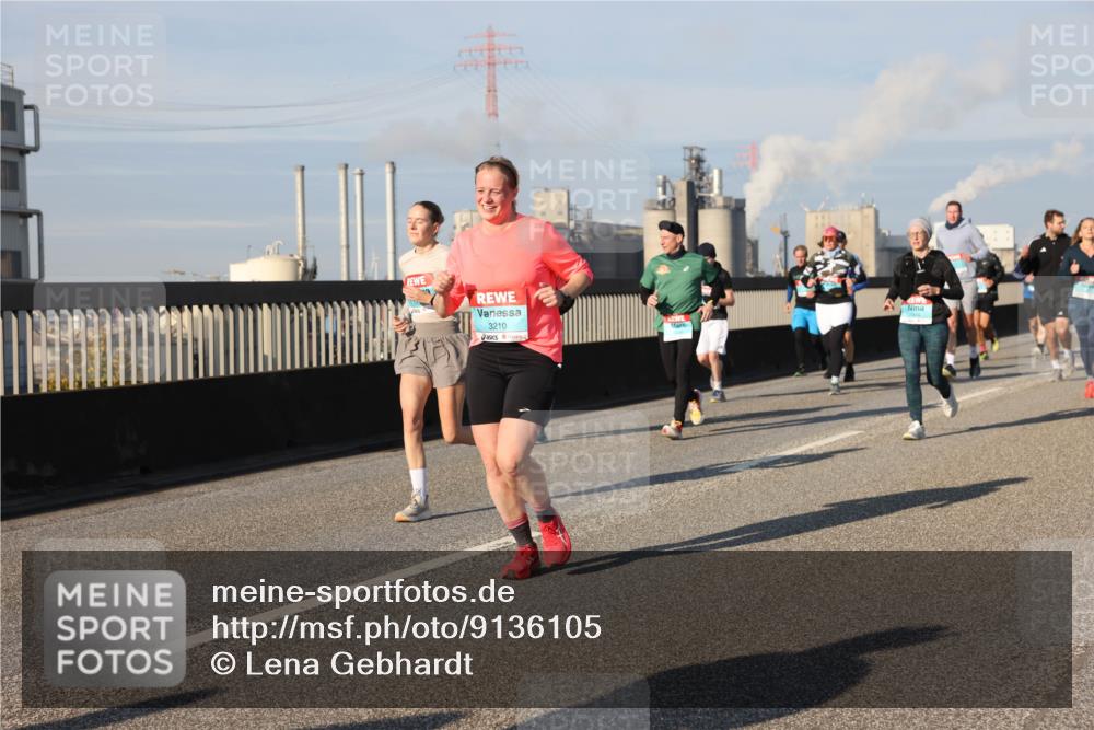 03.10.2025 - Köhlbrandbrückenlauf Lena Gebhardt http://msf.ph/oto/9136105 03.10.2025 09:54:02 Position 2 3210, 1844 meine-sportfotos.de