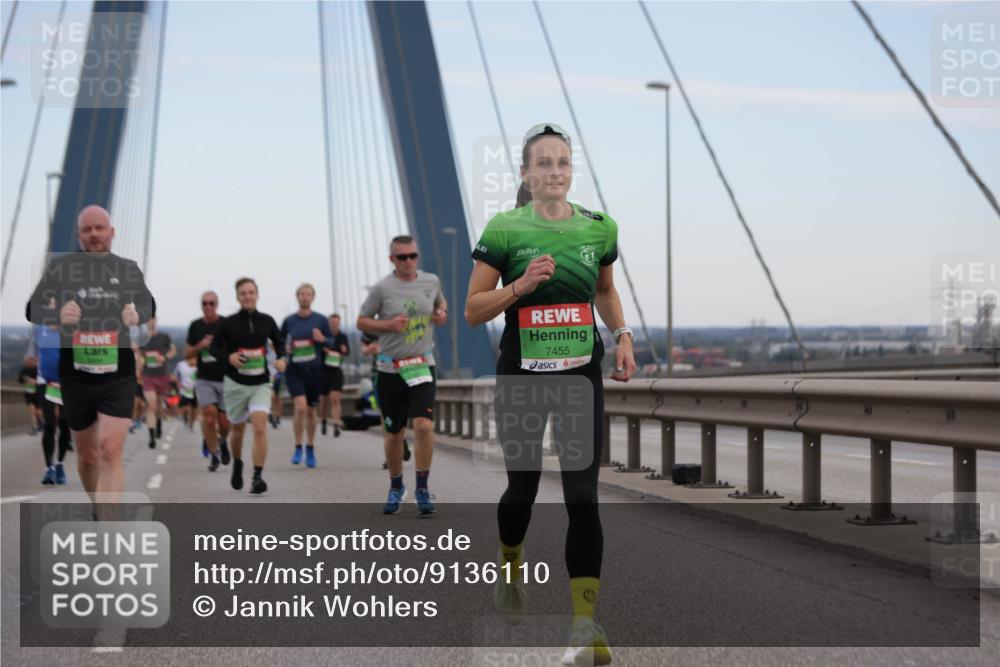 03.10.2025 - Köhlbrandbrückenlauf Jannik Wohlers http://msf.ph/oto/9136110 03.10.2025 15:24:30 Position 1 7455 meine-sportfotos.de