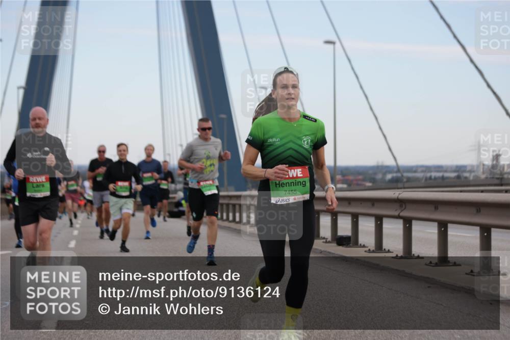 03.10.2025 - Köhlbrandbrückenlauf Jannik Wohlers http://msf.ph/oto/9136124 03.10.2025 15:24:31 Position 1 7455 meine-sportfotos.de