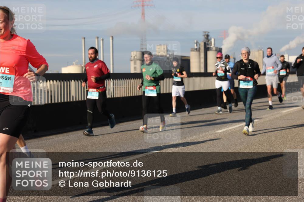 03.10.2025 - Köhlbrandbrückenlauf Lena Gebhardt http://msf.ph/oto/9136125 03.10.2025 09:54:03 Position 2 0 meine-sportfotos.de