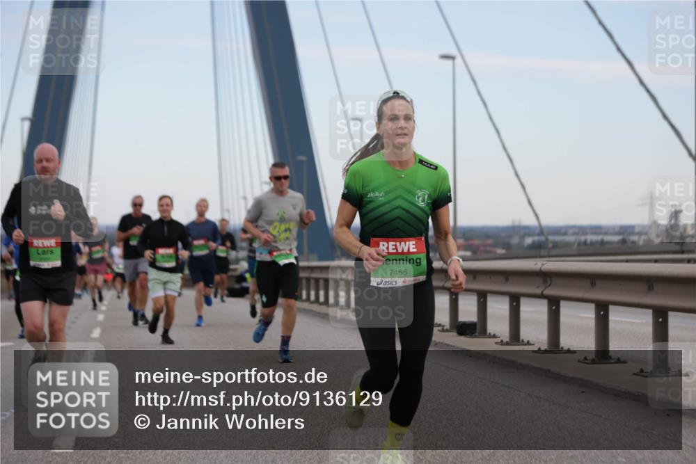 03.10.2025 - Köhlbrandbrückenlauf Jannik Wohlers http://msf.ph/oto/9136129 03.10.2025 15:24:31 Position 1 7455 meine-sportfotos.de