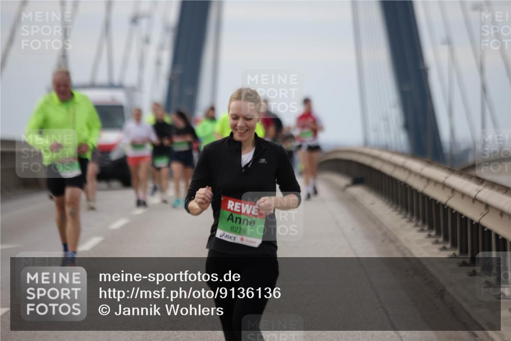 03.10.2025 - Köhlbrandbrückenlauf Jannik Wohlers http://msf.ph/oto/9136136 03.10.2025 16:06:54 Position 1 8278 meine-sportfotos.de