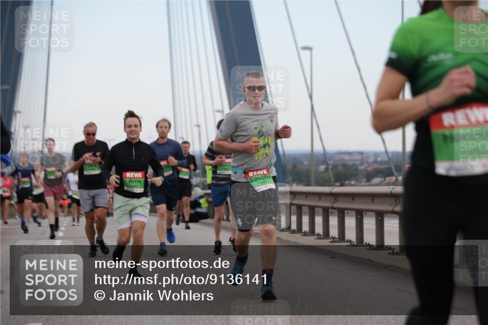 03.10.2025 - Köhlbrandbrückenlauf Jannik Wohlers http://msf.ph/oto/9136141 03.10.2025 15:24:31 Position 1 9489, 7485, 2400 meine-sportfotos.de