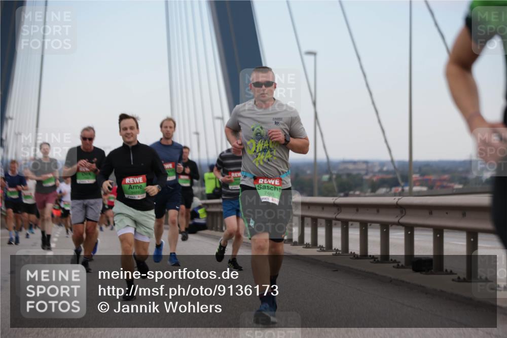 03.10.2025 - Köhlbrandbrückenlauf Jannik Wohlers http://msf.ph/oto/9136173 03.10.2025 15:24:32 Position 1 10, 9489, 7485 meine-sportfotos.de