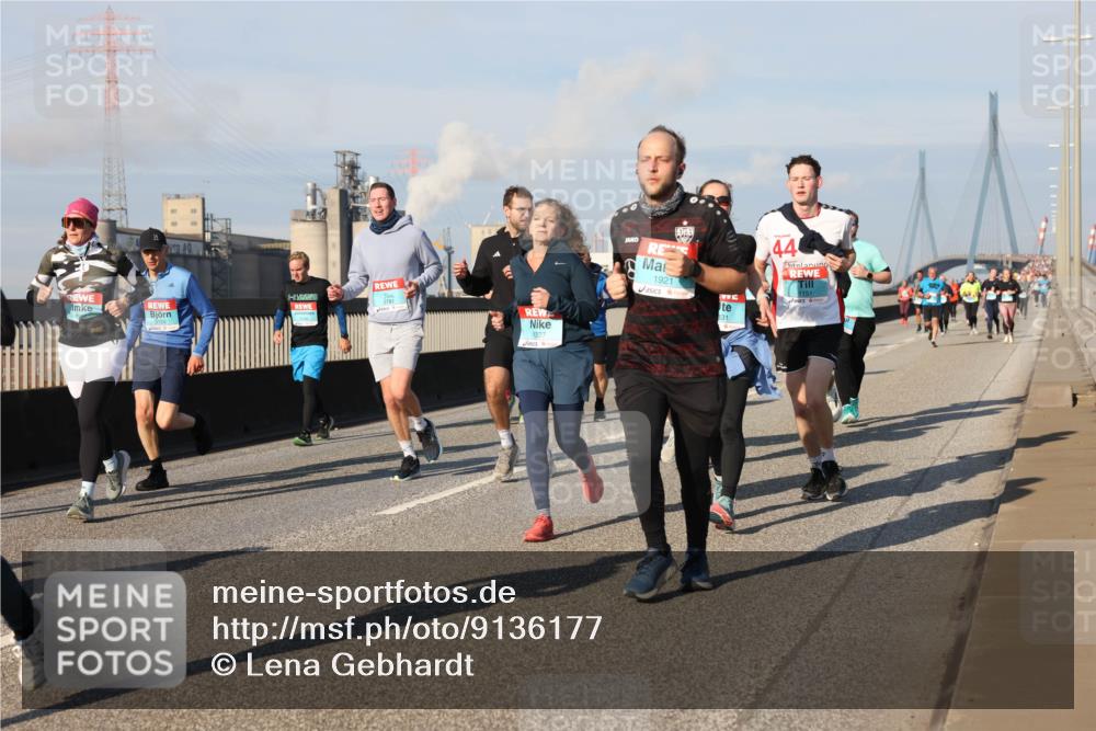 03.10.2025 - Köhlbrandbrückenlauf Lena Gebhardt http://msf.ph/oto/9136177 03.10.2025 09:54:05 Position 2 3124, 3781, 1327, 1921, 831, 44, 1151 meine-sportfotos.de