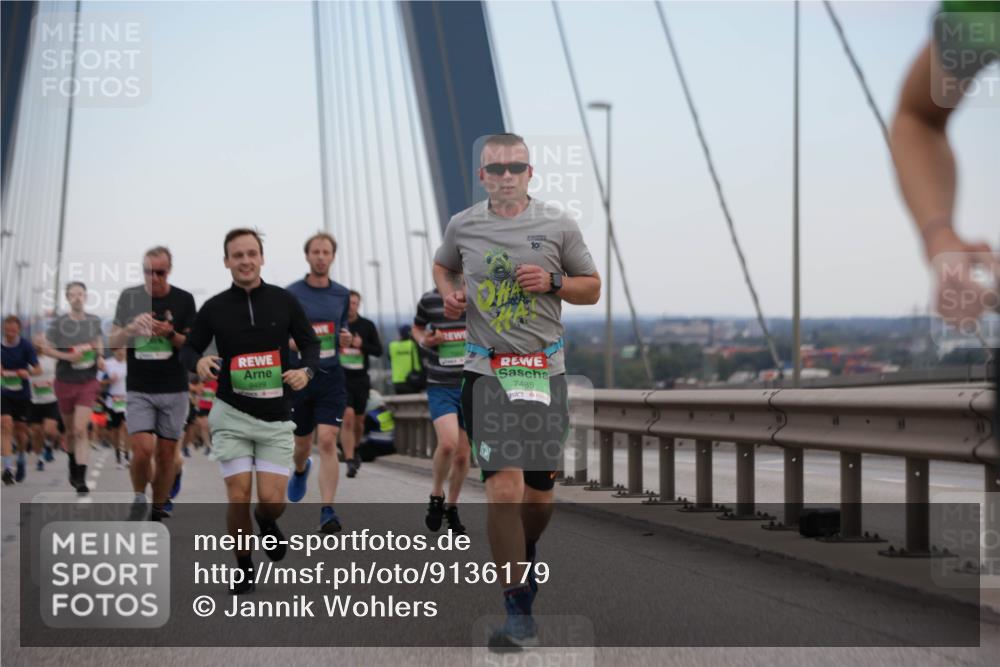 03.10.2025 - Köhlbrandbrückenlauf Jannik Wohlers http://msf.ph/oto/9136179 03.10.2025 15:24:32 Position 1 19, 9489, 7485 meine-sportfotos.de
