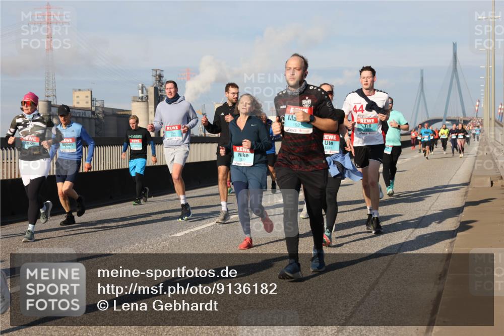 03.10.2025 - Köhlbrandbrückenlauf Lena Gebhardt http://msf.ph/oto/9136182 03.10.2025 09:54:05 Position 2 3124, 3781, 1327, 1, 1921, 1331, 44 meine-sportfotos.de