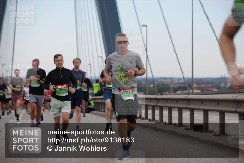 03.10.2025 - Köhlbrandbrückenlauf Jannik Wohlers http://msf.ph/oto/9136183 03.10.2025 15:24:32 Position 1 9489, 19, 7485 meine-sportfotos.de