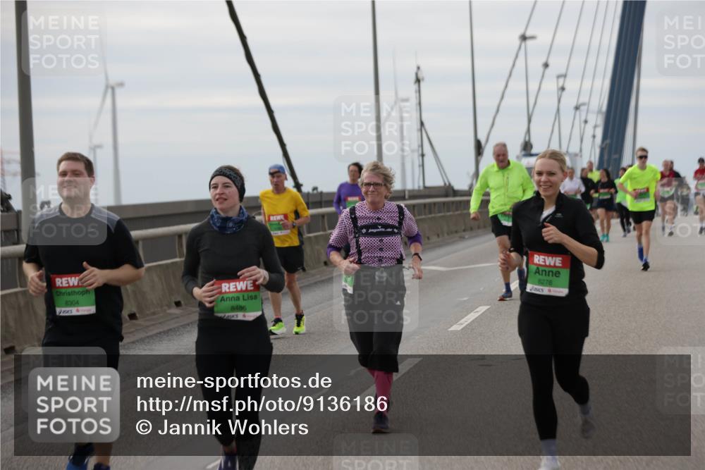 03.10.2025 - Köhlbrandbrückenlauf Jannik Wohlers http://msf.ph/oto/9136186 03.10.2025 16:06:55 Position 1 8304, 8486, 8278 meine-sportfotos.de