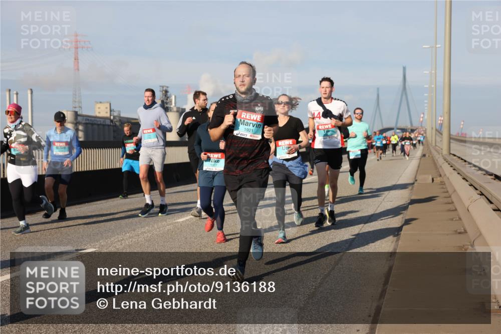 03.10.2025 - Köhlbrandbrückenlauf Lena Gebhardt http://msf.ph/oto/9136188 03.10.2025 09:54:06 Position 2 1327, 1921 meine-sportfotos.de