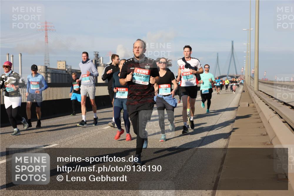 03.10.2025 - Köhlbrandbrückenlauf Lena Gebhardt http://msf.ph/oto/9136190 03.10.2025 09:54:06 Position 2 1327, 313, 1921, 1331 meine-sportfotos.de