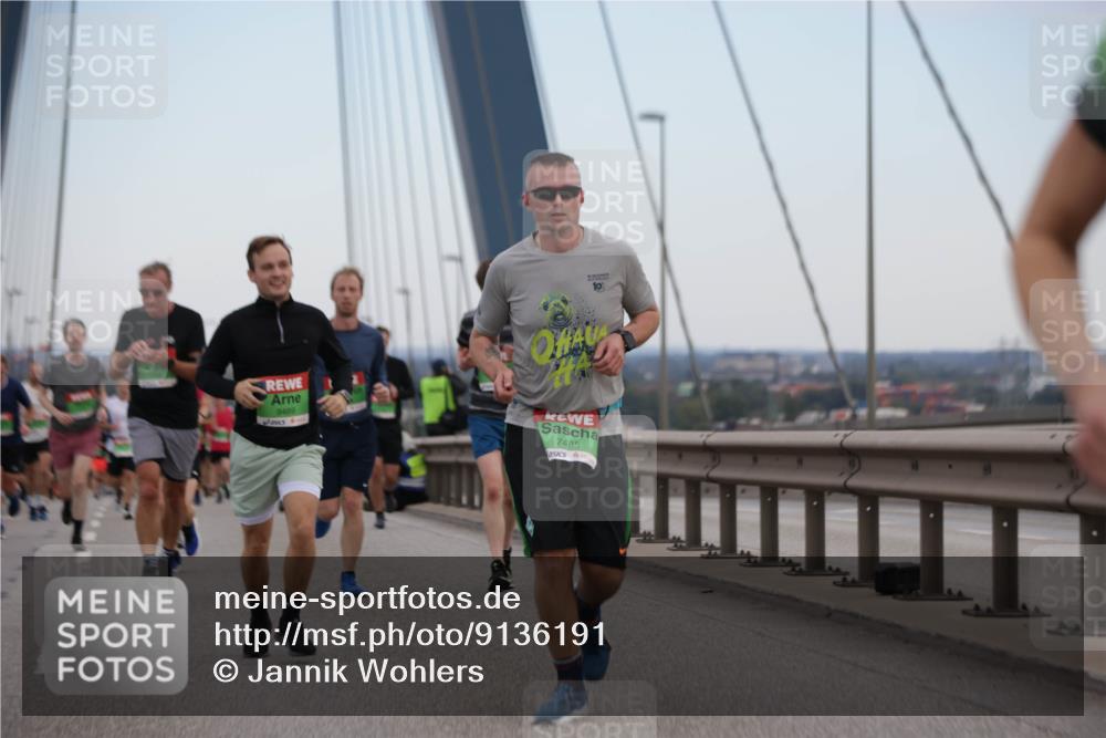03.10.2025 - Köhlbrandbrückenlauf Jannik Wohlers http://msf.ph/oto/9136191 03.10.2025 15:24:32 Position 1 10, 9489, 7485 meine-sportfotos.de