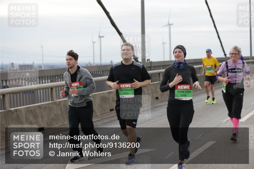 03.10.2025 - Köhlbrandbrückenlauf Jannik Wohlers http://msf.ph/oto/9136200 03.10.2025 16:06:56 Position 1 8304, 8486 meine-sportfotos.de