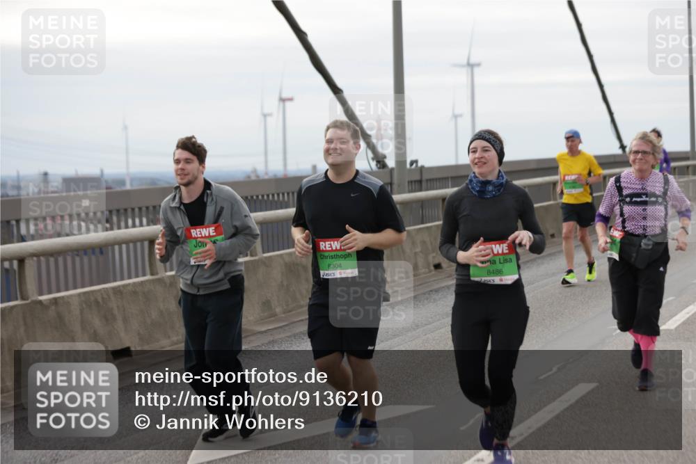 03.10.2025 - Köhlbrandbrückenlauf Jannik Wohlers http://msf.ph/oto/9136210 03.10.2025 16:06:56 Position 1 8304, 8486 meine-sportfotos.de