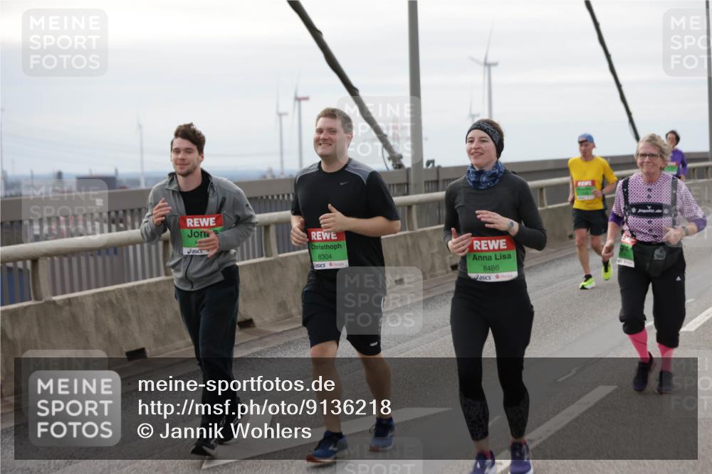 03.10.2025 - Köhlbrandbrückenlauf Jannik Wohlers http://msf.ph/oto/9136218 03.10.2025 16:06:56 Position 1 8304, 8486 meine-sportfotos.de
