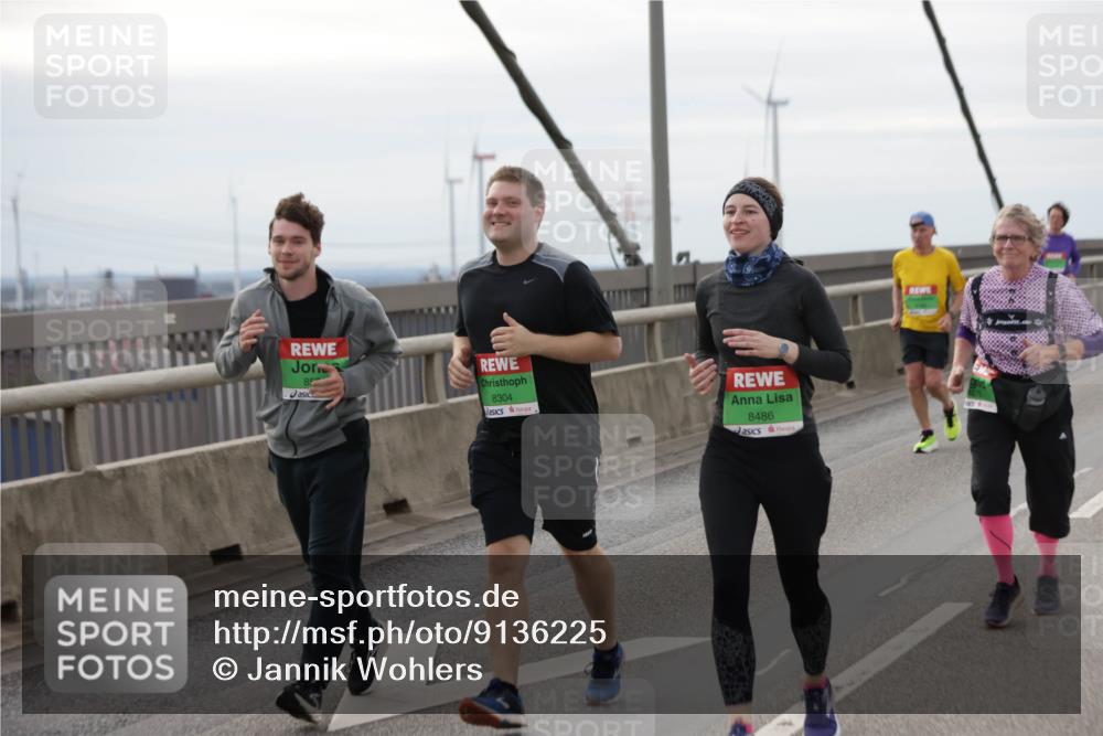 03.10.2025 - Köhlbrandbrückenlauf Jannik Wohlers http://msf.ph/oto/9136225 03.10.2025 16:06:56 Position 1 8, 8304, 8486 meine-sportfotos.de