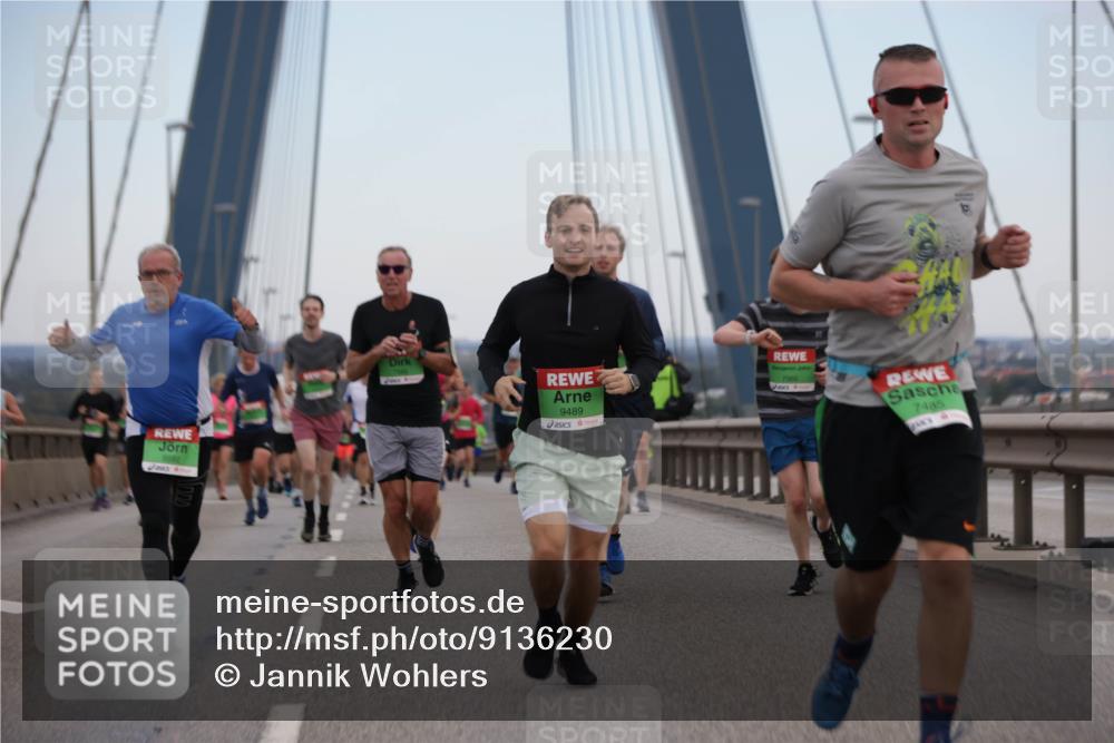 03.10.2025 - Köhlbrandbrückenlauf Jannik Wohlers http://msf.ph/oto/9136230 03.10.2025 15:24:33 Position 1 9489, 7560, 7485 meine-sportfotos.de