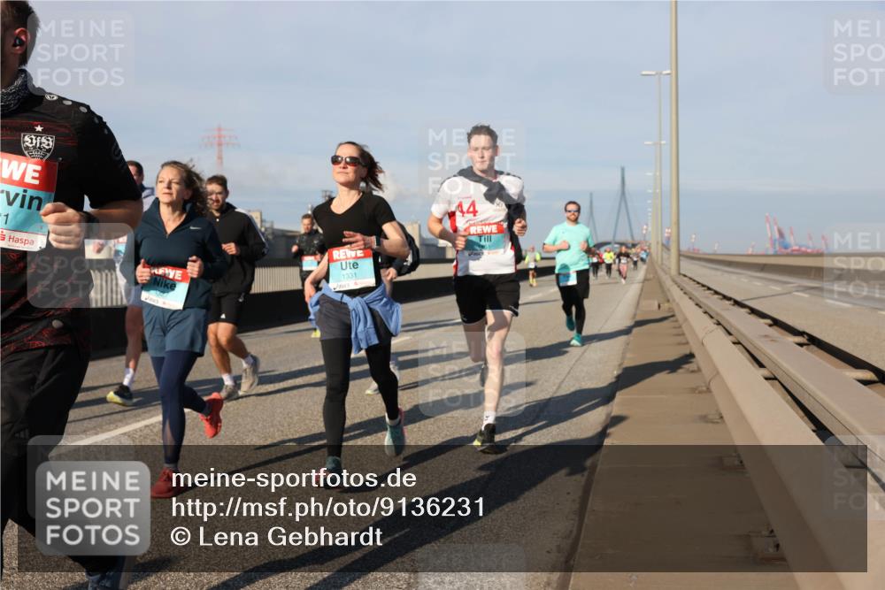 03.10.2025 - Köhlbrandbrückenlauf Lena Gebhardt http://msf.ph/oto/9136231 03.10.2025 09:54:07 Position 2 1, 1331, 44, 9 meine-sportfotos.de