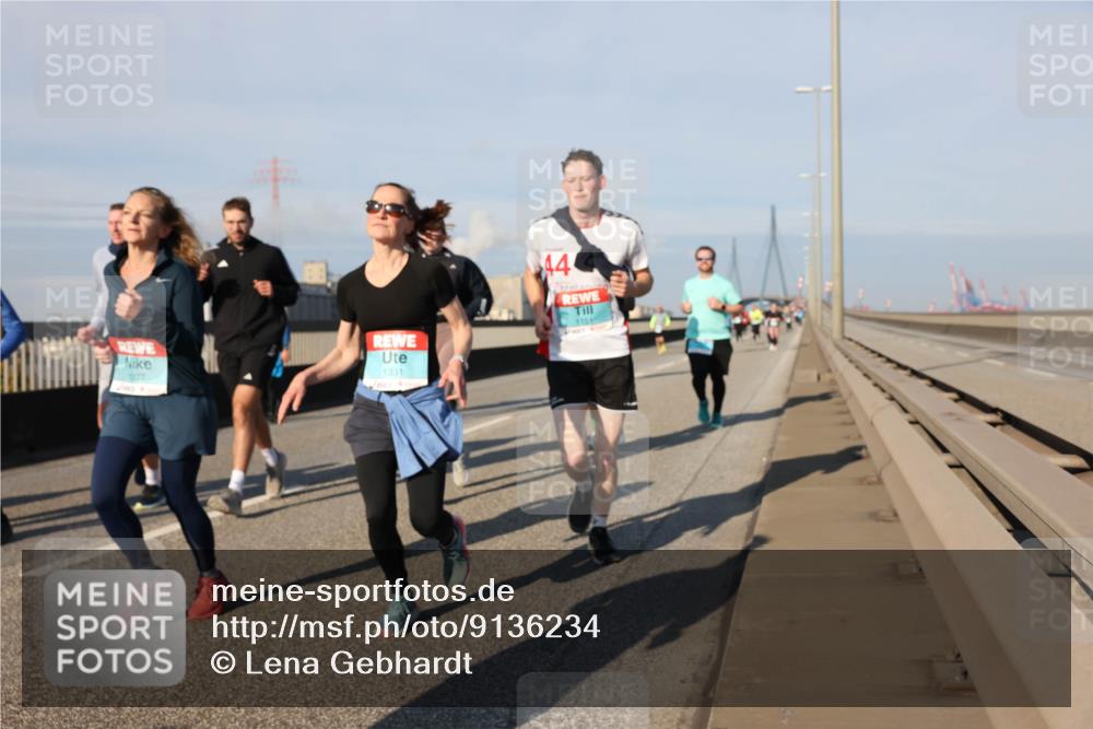 03.10.2025 - Köhlbrandbrückenlauf Lena Gebhardt http://msf.ph/oto/9136234 03.10.2025 09:54:07 Position 2 1331, 44, 115 meine-sportfotos.de