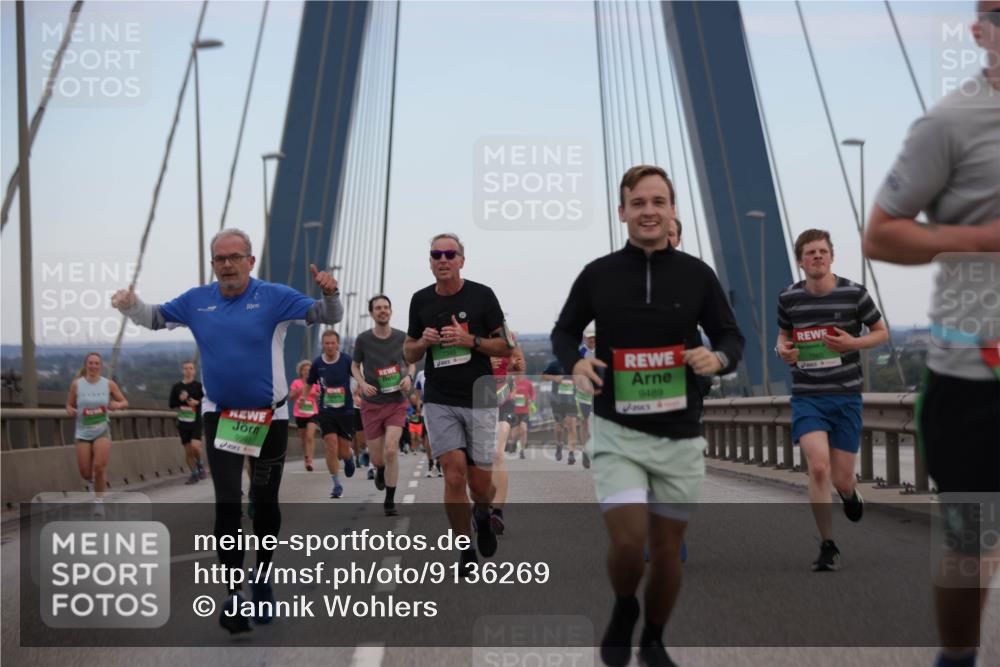03.10.2025 - Köhlbrandbrückenlauf Jannik Wohlers http://msf.ph/oto/9136269 03.10.2025 15:24:33 Position 1 9992, 9489 meine-sportfotos.de