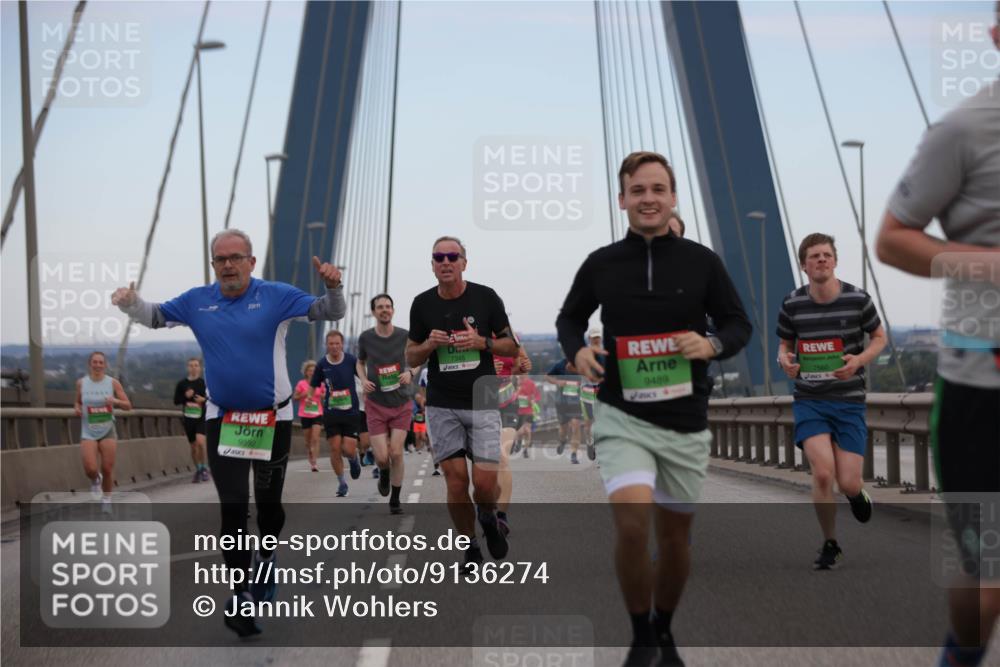 03.10.2025 - Köhlbrandbrückenlauf Jannik Wohlers http://msf.ph/oto/9136274 03.10.2025 15:24:33 Position 1 9592, 7345, 9489, 7560 meine-sportfotos.de
