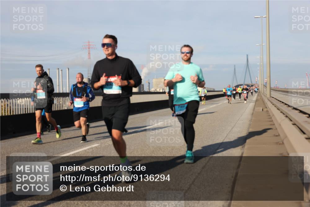 03.10.2025 - Köhlbrandbrückenlauf Lena Gebhardt http://msf.ph/oto/9136294 03.10.2025 09:54:09 Position 2  meine-sportfotos.de