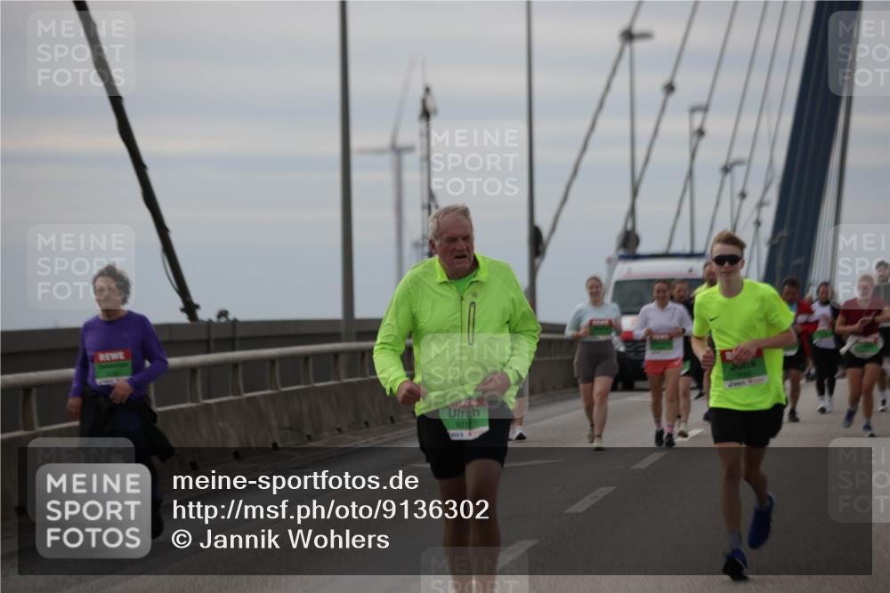 03.10.2025 - Köhlbrandbrückenlauf Jannik Wohlers http://msf.ph/oto/9136302 03.10.2025 16:06:58 Position 1 43337, 9211 meine-sportfotos.de