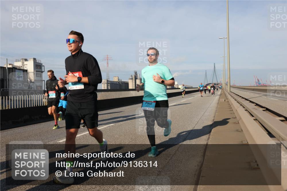 03.10.2025 - Köhlbrandbrückenlauf Lena Gebhardt http://msf.ph/oto/9136314 03.10.2025 09:54:09 Position 2 2077 meine-sportfotos.de
