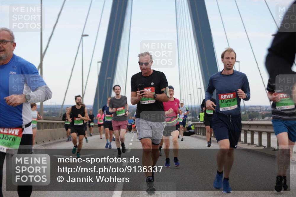 03.10.2025 - Köhlbrandbrückenlauf Jannik Wohlers http://msf.ph/oto/9136337 03.10.2025 15:24:35 Position 1 9592, 7345, 7494, 7560 meine-sportfotos.de