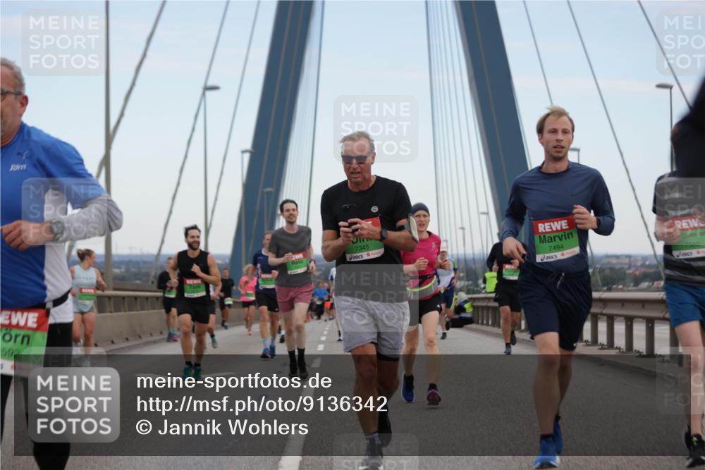 03.10.2025 - Köhlbrandbrückenlauf Jannik Wohlers http://msf.ph/oto/9136342 03.10.2025 15:24:35 Position 1 592, 7345, 7494, 7560 meine-sportfotos.de