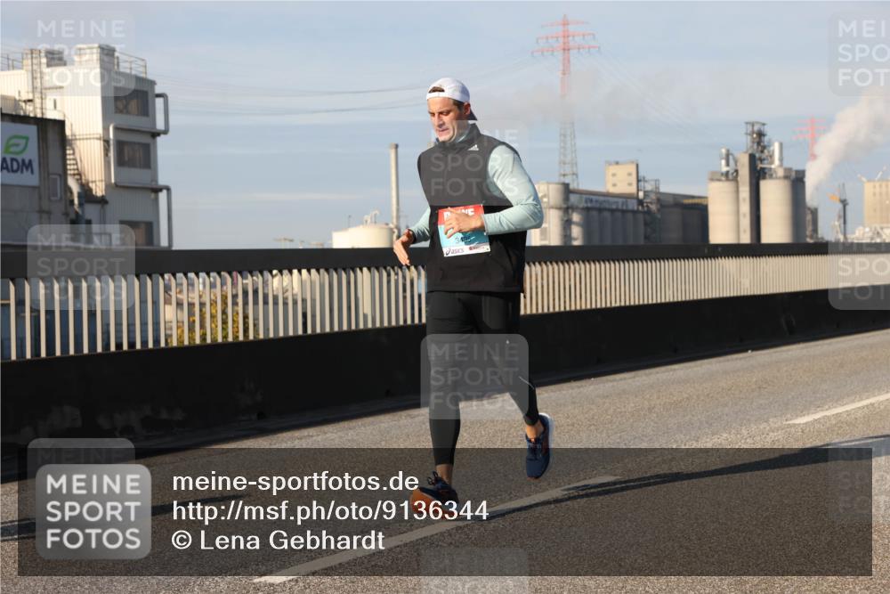 03.10.2025 - Köhlbrandbrückenlauf Lena Gebhardt http://msf.ph/oto/9136344 03.10.2025 09:54:12 Position 2 343 meine-sportfotos.de