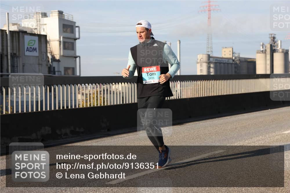 03.10.2025 - Köhlbrandbrückenlauf Lena Gebhardt http://msf.ph/oto/9136351 03.10.2025 09:54:12 Position 2 3435 meine-sportfotos.de