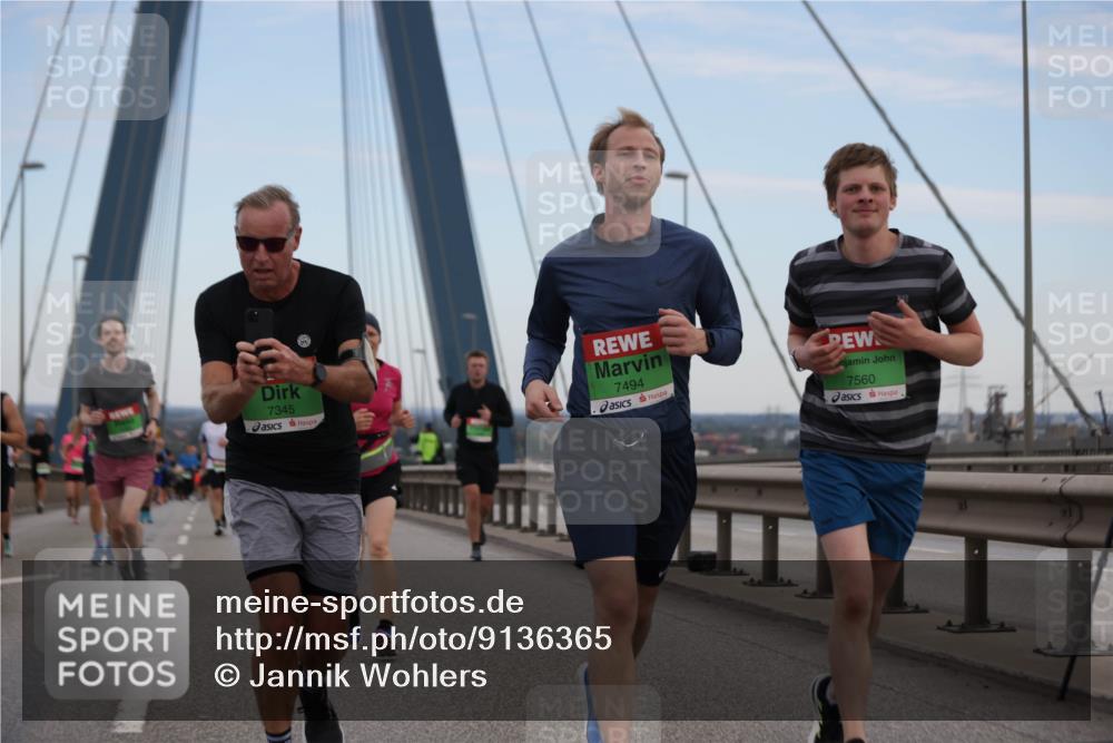 03.10.2025 - Köhlbrandbrückenlauf Jannik Wohlers http://msf.ph/oto/9136365 03.10.2025 15:24:36 Position 1 7345, 7494, 7560 meine-sportfotos.de