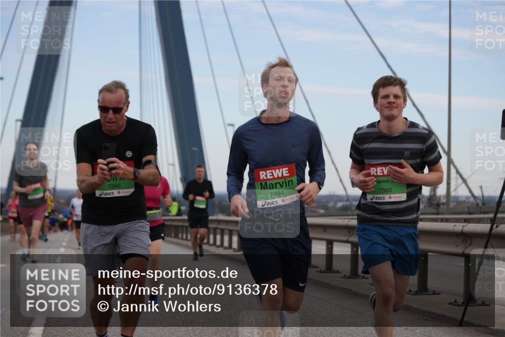 03.10.2025 - Köhlbrandbrückenlauf Jannik Wohlers http://msf.ph/oto/9136378 03.10.2025 15:24:36 Position 1 7345, 7494, 7560 meine-sportfotos.de