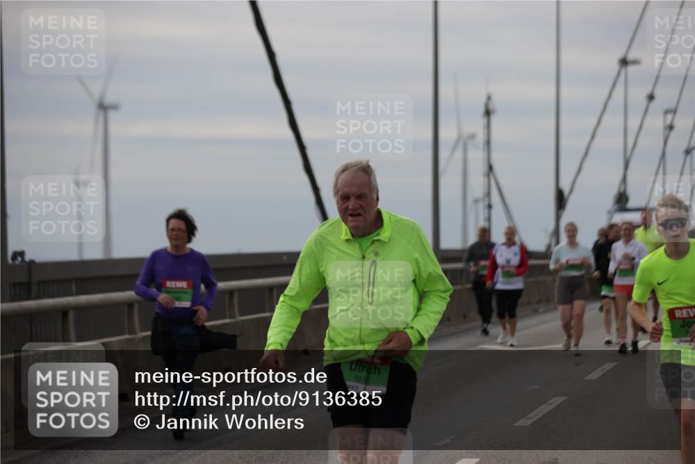 03.10.2025 - Köhlbrandbrückenlauf Jannik Wohlers http://msf.ph/oto/9136385 03.10.2025 16:07:01 Position 1 921 meine-sportfotos.de