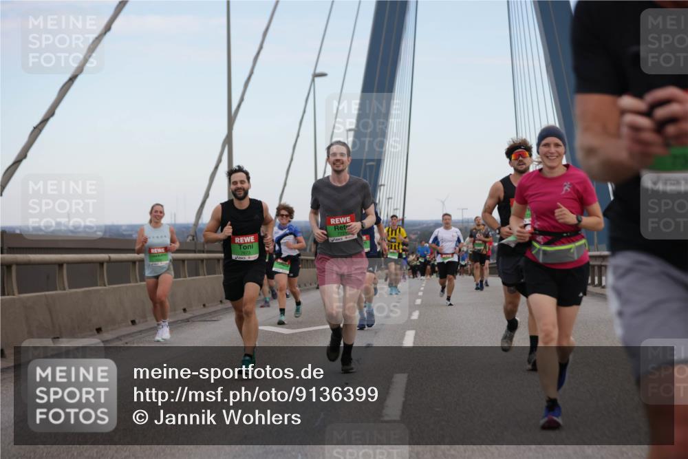 03.10.2025 - Köhlbrandbrückenlauf Jannik Wohlers http://msf.ph/oto/9136399 03.10.2025 15:24:37 Position 1 7673, 7721 meine-sportfotos.de