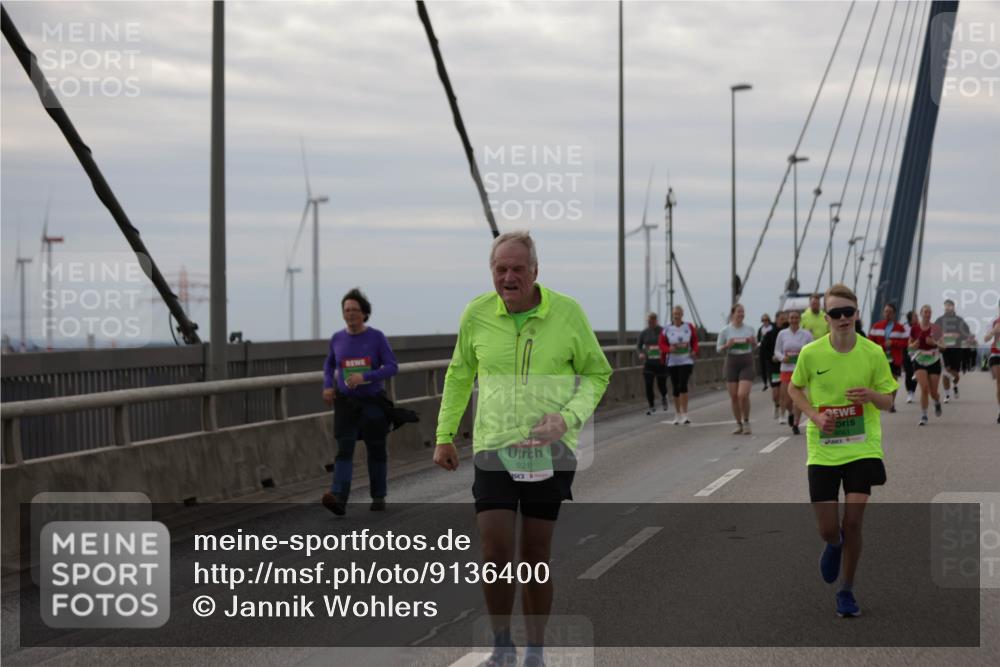 03.10.2025 - Köhlbrandbrückenlauf Jannik Wohlers http://msf.ph/oto/9136400 03.10.2025 16:07:01 Position 1 9212 meine-sportfotos.de
