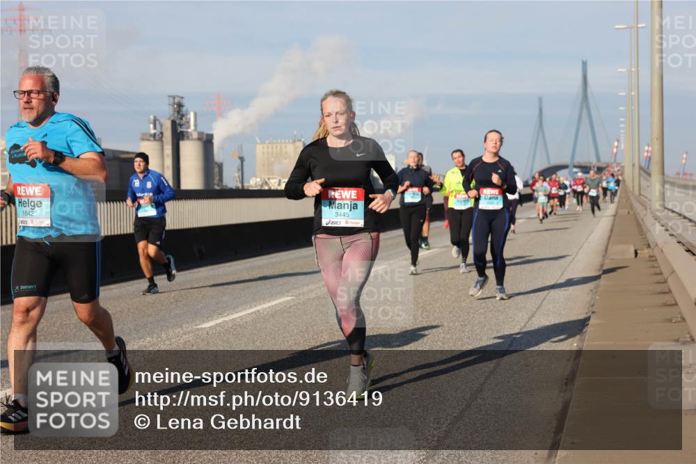 03.10.2025 - Köhlbrandbrückenlauf Lena Gebhardt http://msf.ph/oto/9136419 03.10.2025 09:54:18 Position 2 1642, 3445 meine-sportfotos.de