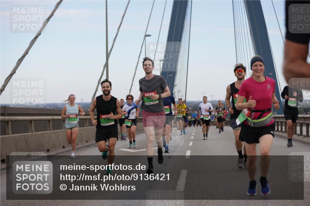 03.10.2025 - Köhlbrandbrückenlauf Jannik Wohlers http://msf.ph/oto/9136421 03.10.2025 15:24:37 Position 1 7673, 7721 meine-sportfotos.de