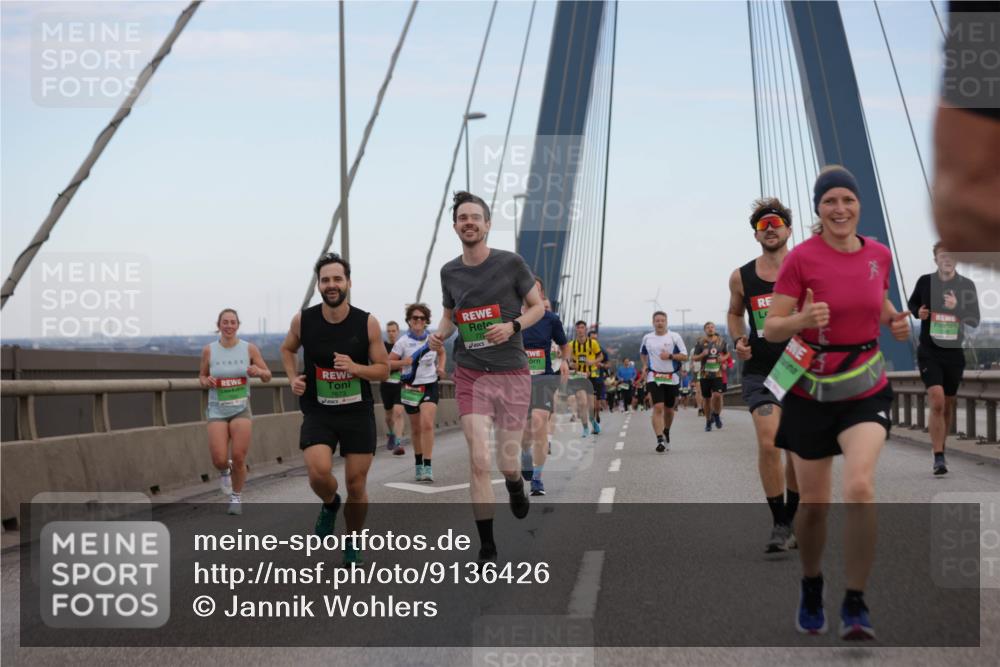 03.10.2025 - Köhlbrandbrückenlauf Jannik Wohlers http://msf.ph/oto/9136426 03.10.2025 15:24:38 Position 1 7673 meine-sportfotos.de