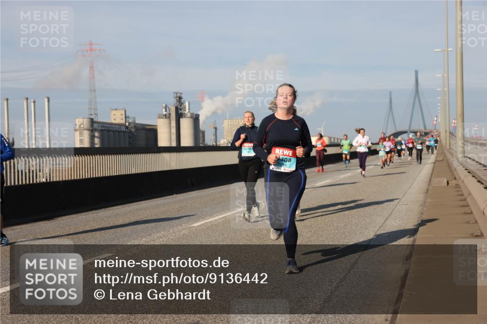 03.10.2025 - Köhlbrandbrückenlauf Lena Gebhardt http://msf.ph/oto/9136442 03.10.2025 09:54:20 Position 2 1654 meine-sportfotos.de