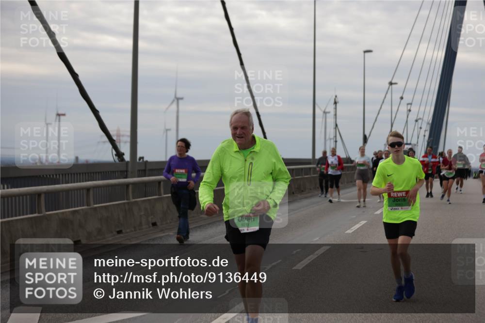 03.10.2025 - Köhlbrandbrückenlauf Jannik Wohlers http://msf.ph/oto/9136449 03.10.2025 16:07:02 Position 1 9212 meine-sportfotos.de