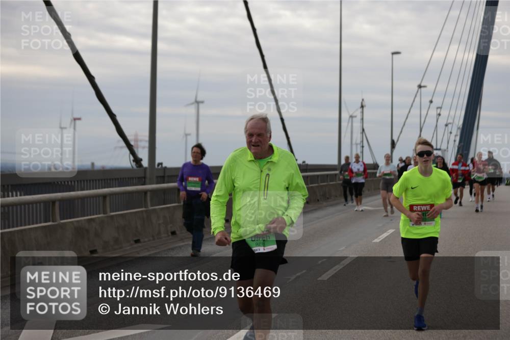03.10.2025 - Köhlbrandbrückenlauf Jannik Wohlers http://msf.ph/oto/9136469 03.10.2025 16:07:02 Position 1 9212 meine-sportfotos.de