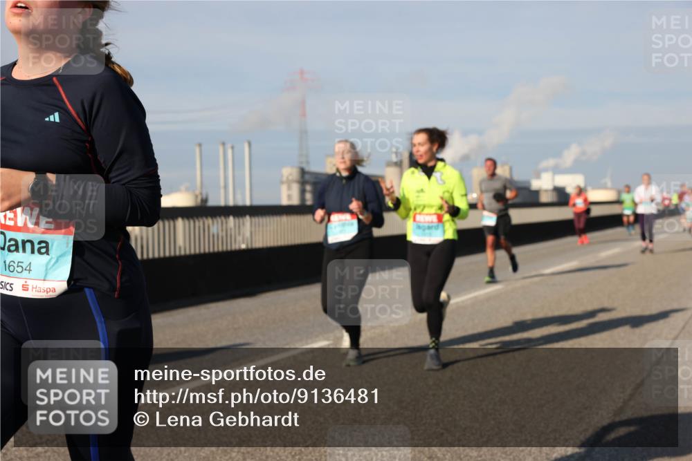 03.10.2025 - Köhlbrandbrückenlauf Lena Gebhardt http://msf.ph/oto/9136481 03.10.2025 09:54:21 Position 2 1654 meine-sportfotos.de