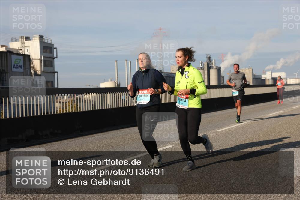 03.10.2025 - Köhlbrandbrückenlauf Lena Gebhardt http://msf.ph/oto/9136491 03.10.2025 09:54:22 Position 2 1417, 1915 meine-sportfotos.de