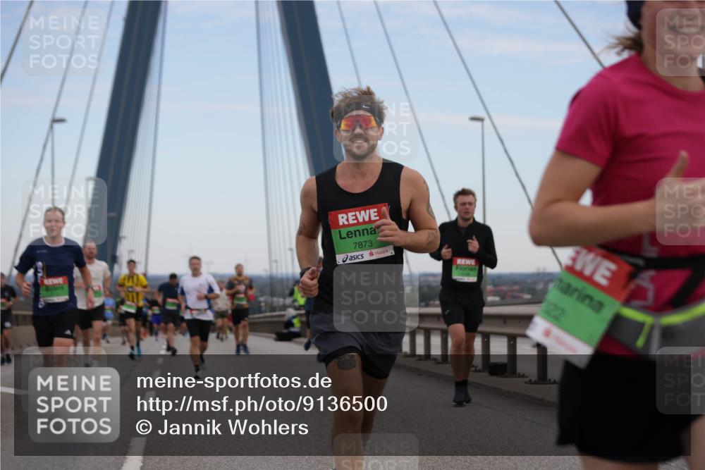 03.10.2025 - Köhlbrandbrückenlauf Jannik Wohlers http://msf.ph/oto/9136500 03.10.2025 15:24:39 Position 1 7873 meine-sportfotos.de